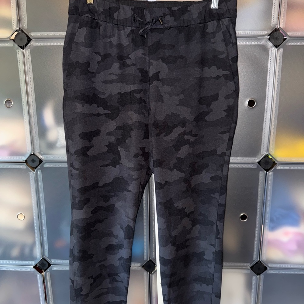 Lululemon On the Fly Pant 7/8 in Incognito Camouflage Multi Grey Size 10 - Picture 7 of 14